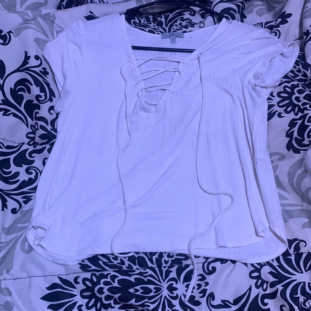 white tee with strings